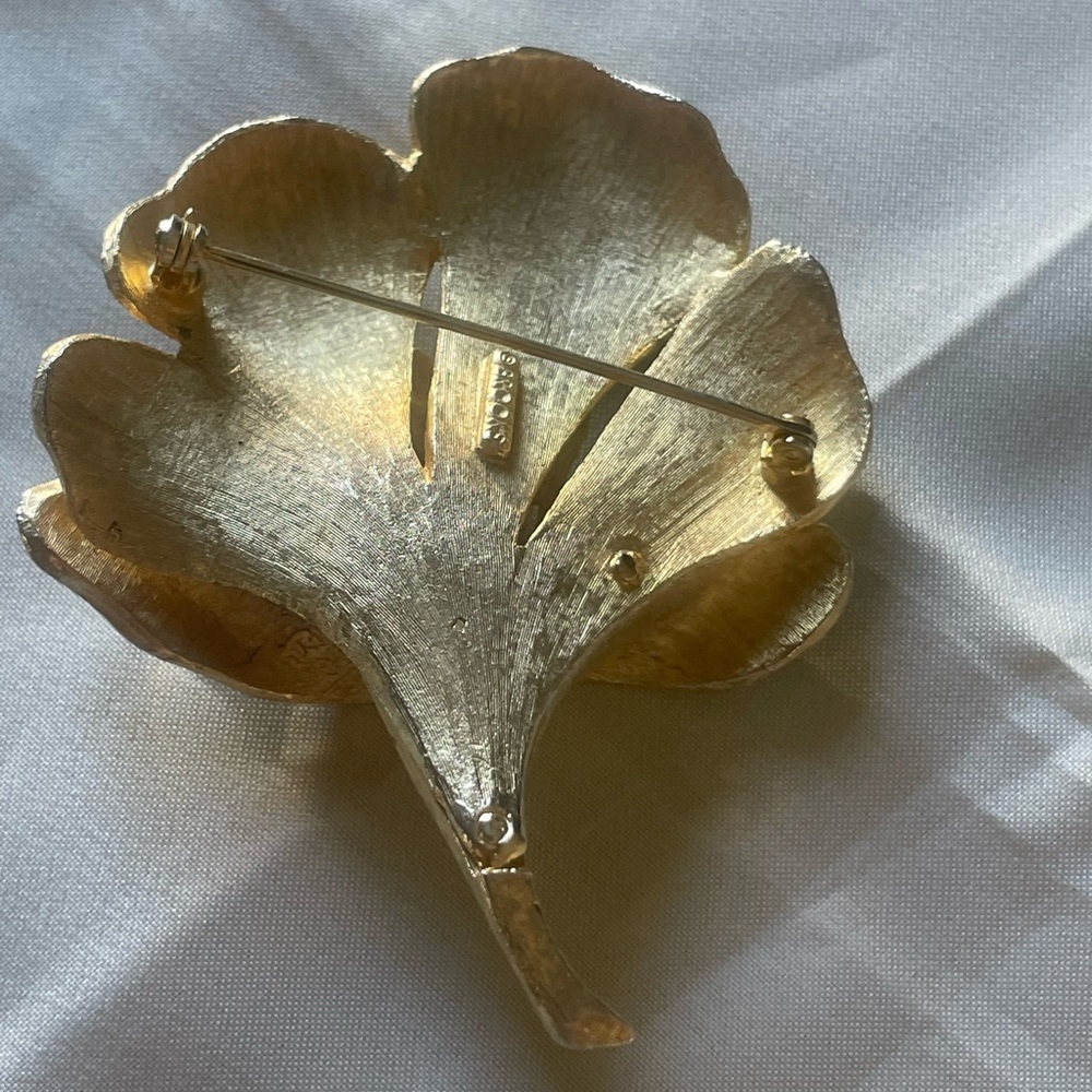 Vintage Brooks Two-Tone Floral Brooch | Sculptural Gold Tone Pin - Picture 5 of 9